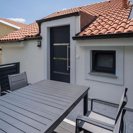 Apartmani Simi - The Sun Crikvenica Εξωτερικό φωτογραφία
